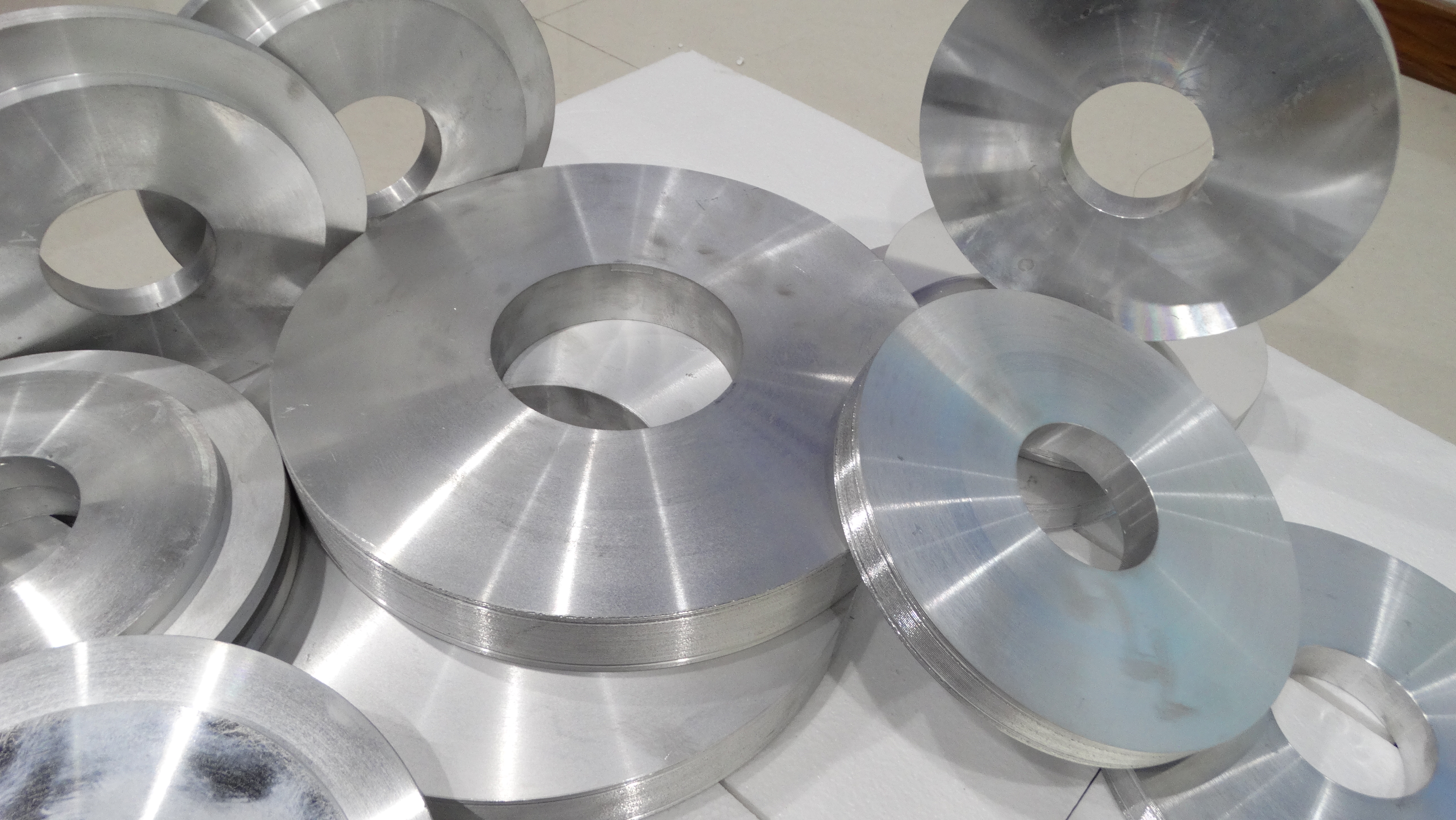 Grinding wheel core and structure