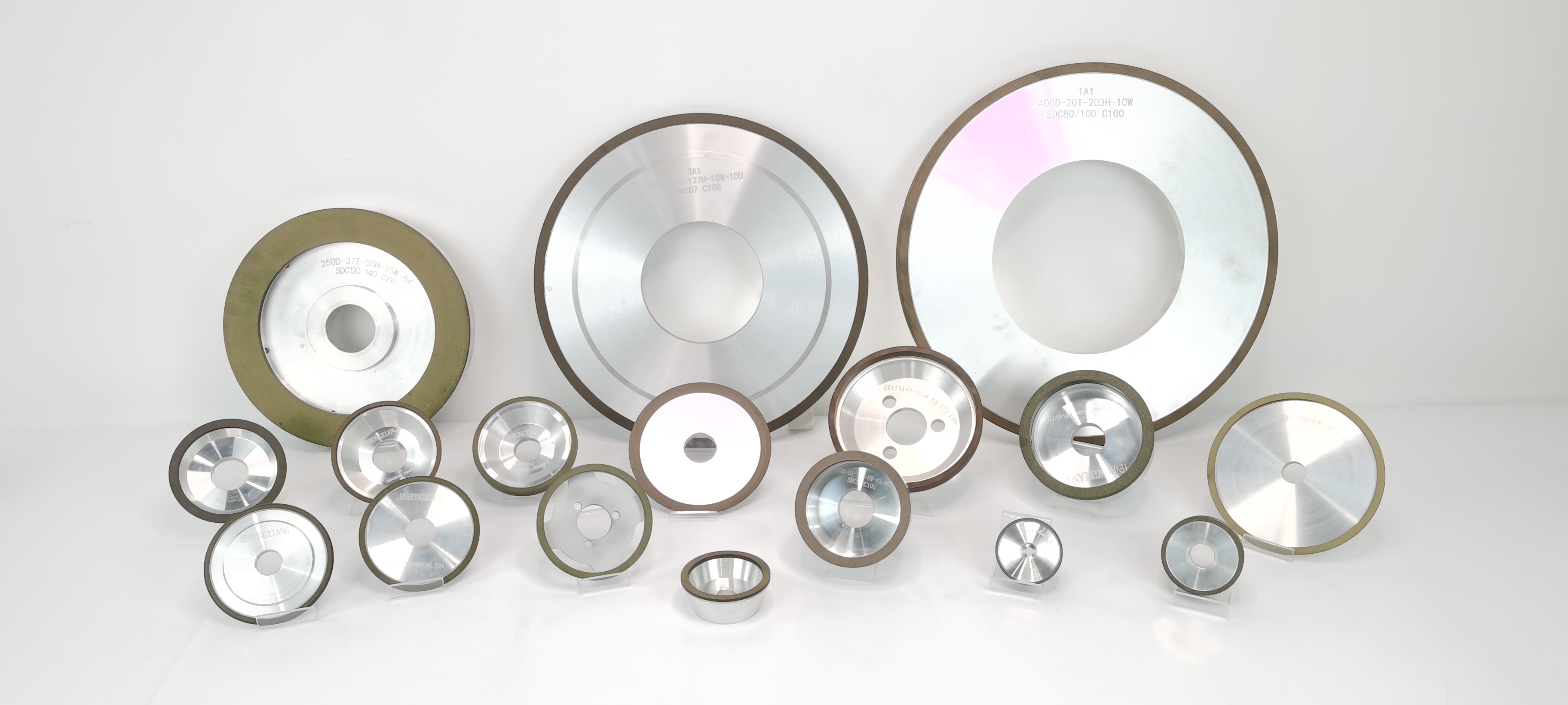 Superabrasive grinding wheel in manufacturing